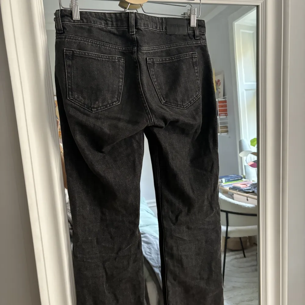 Arrow modellen från weekday i storlek 24/32💓 passar inte mig längre och därav har jag inga bilder med dem på🤗 nästan helt i nyskick. Jeans & Byxor.
