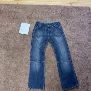 Säljer mina gamla evisu jeans! Bra cond 8/10  Strlk: Waist: 38cm Length: 110cm Pris: 300kr + frakt
