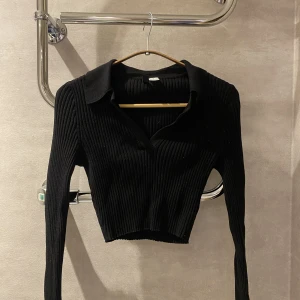 Långärmad topp - Ribbad kroppad tröja 