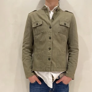 Overshirt Savann - Hej! Säljer nu min Jacka från Savann i storlek S/XS, fint skick. Tveka inte på att höra av dig om du har frågor eller funderingar kring varan! 