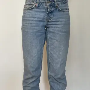 Low waist jeans från lager 157, storlek xxs. Modell ”icon”, ganska använda men inga synliga skador. Nypris:400