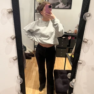 bikbok kostymbyxa  - säljer mina kostymbyxor i storlek 34 som inte har använts pga jag ej testade dom i affär och kom hem och dom sitter alldedes för tajta för hur jag vill ha. Köpt för 399 så vill ha 249 eftersom dom aldrig använts