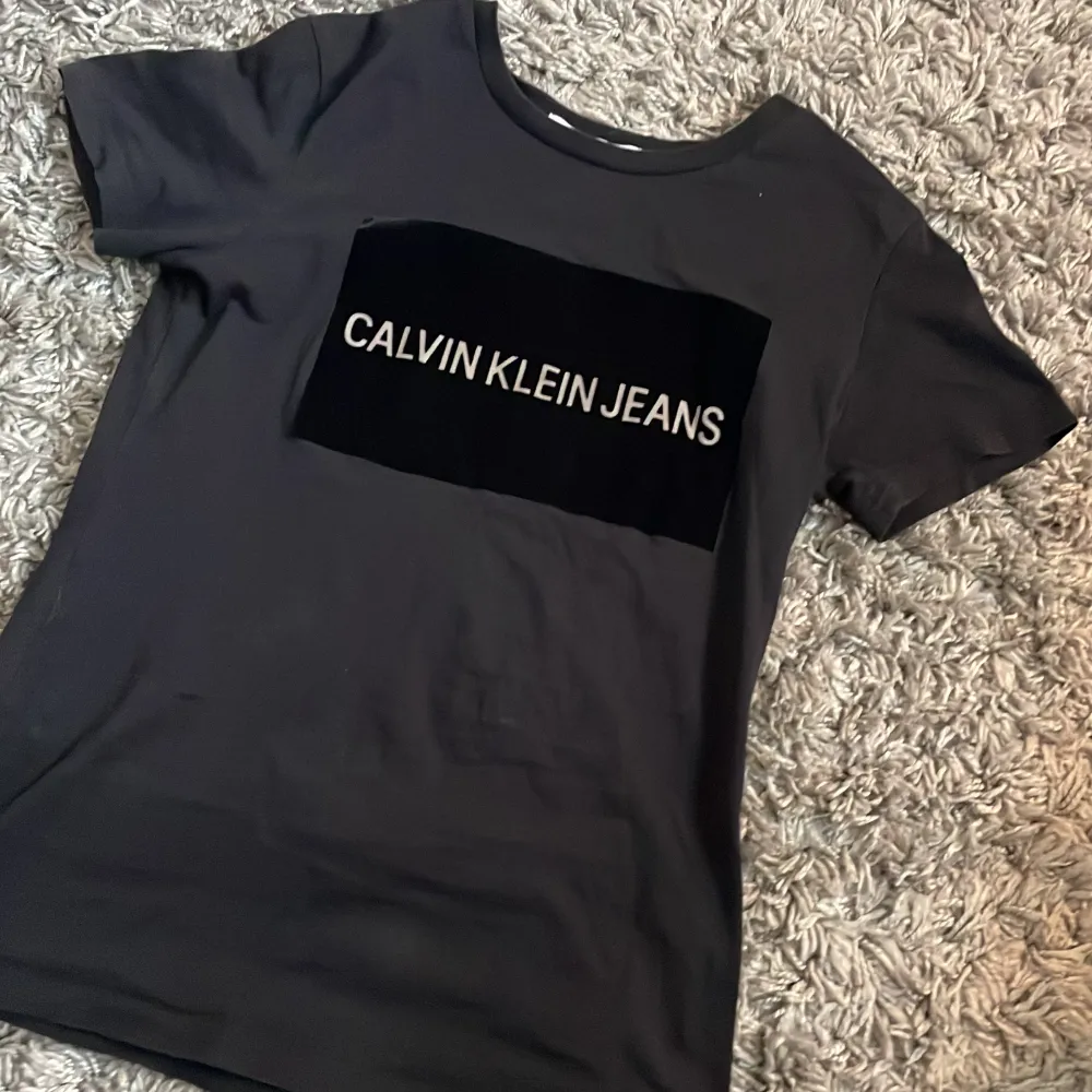 Snygg basic T-shirt från Calvin Klein🩷Frakt ingår ej. T-shirts.