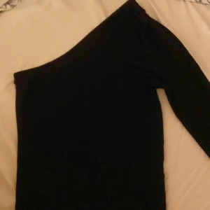 Topp från gina - Superfin topp med en ärm! 