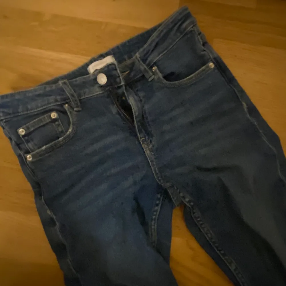 Ett par super fina lågmidjad märk blåa jeans från Gina Young💞Passar större storlekar också! . Jeans & Byxor.