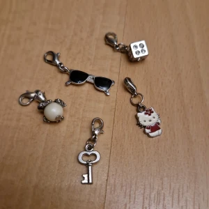 Bundle till Linna - 5 st gulliga berlocker, till armband eller liknande. 20 kr för alla!