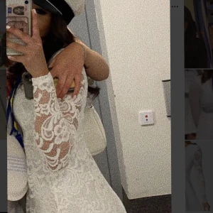 Studentklänning 😍 - Väldigt fin studentklänning från bubbleroom (Shayna Lace Dress) med nypris 800 kr. Har endast använt den 7 timmar på studentdagen och aldrig mer. Därav nästan helt ny och inga defekter. 😍♥️ Kan lätt gå ner i pris för snabbare köp!! 