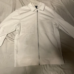 Overshirt - Oversgirt från HM som är för liten för mig nu. Skick: 9/10 Nypris: 400 