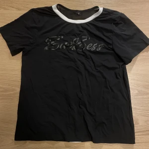 Zaczess rid tshirt - Rid tshirt från Zaczess men fungerar lika bra som vanlig träningströja. Fint skick. Mesh i ryggen