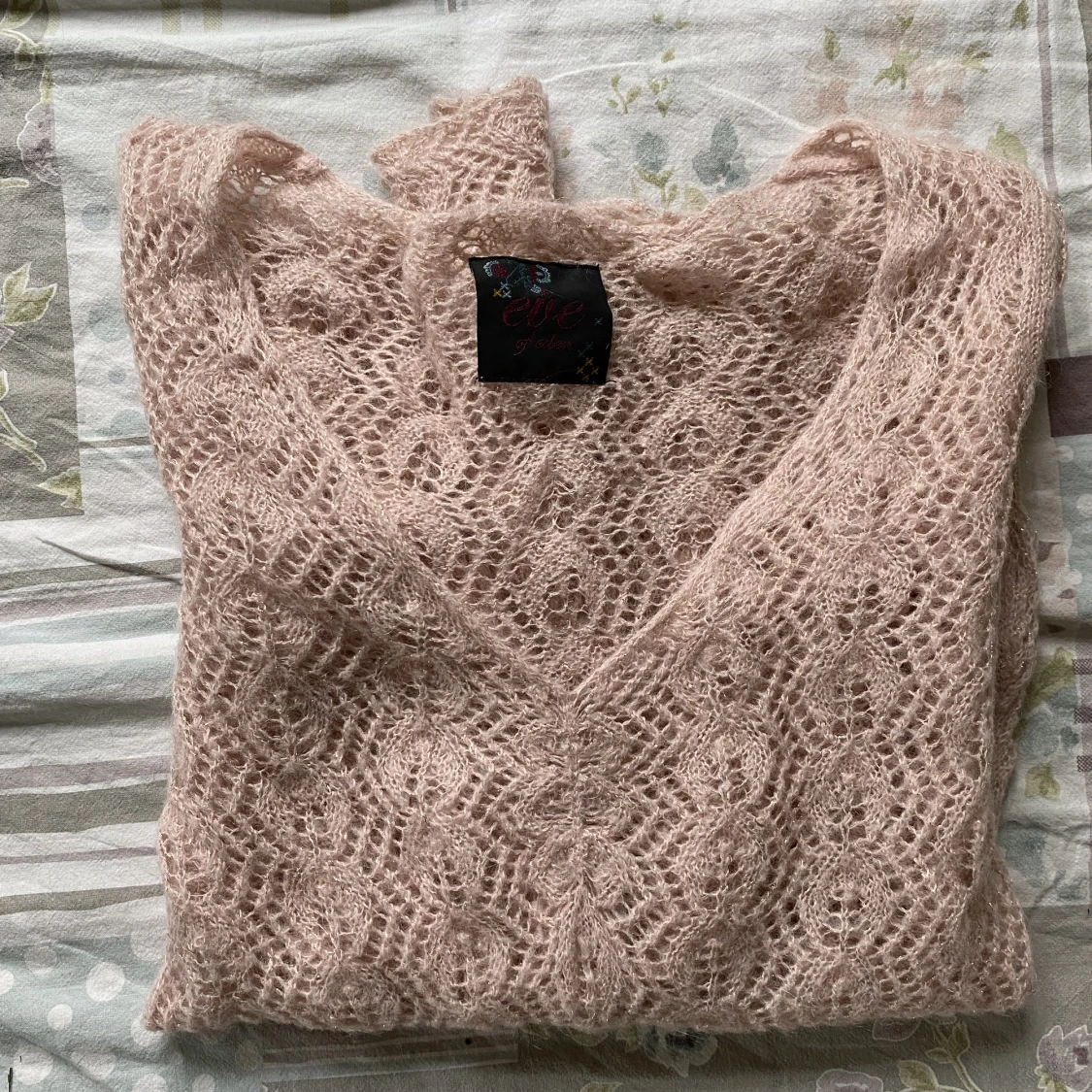 Finstickad rosa tröja đ