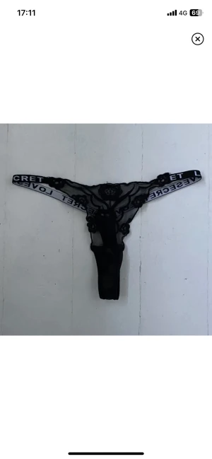 Trosor oanvända - Superfina oanvända stringtrosor. Köpta från shein för ett tag sen men har aldrig kommit till användning. Banden är av ett stretchigt material så kan eventuellt passa andra storlekar också.