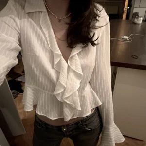 Zara blus - Superfin blus, tryck köp nu, plus det är fri frakt i 7 dagar!!!🙌😍