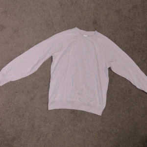 Sweatshirt  - Använd några gånger, fint skick 