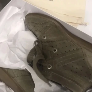 Isabel Mrant skor  - Säljer mina isabel markant skor i modellen Bobby i storlek 39 oanvända säljer pga att jag inte använt det❤️❤️