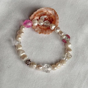 Äkta pärlarmband - Handgjort armband med äkta sötvattenspärlor🤍 Finns i olika storlekar och med olika färger på pärlorna✨ Frakt 13kr