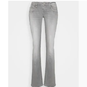 Gråa Ltb jeans - Säljer då de inte kommer till användning längre❤️ skriv för egna bilder, storlek 25. Passar mig som är 162💘