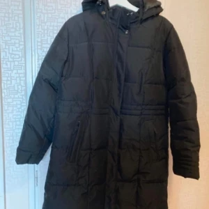 Svart jacka - svart varm vinter jacka, storlek L