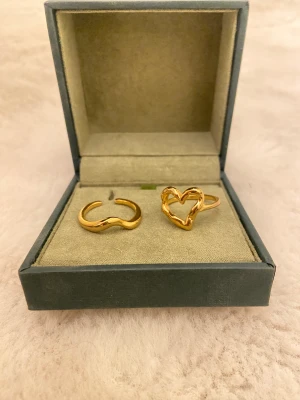 Ringar  - Säljer dessa ringar då jag växt ut de! Säljer de styckvis 1 för 79!! Ny pris runt 300!