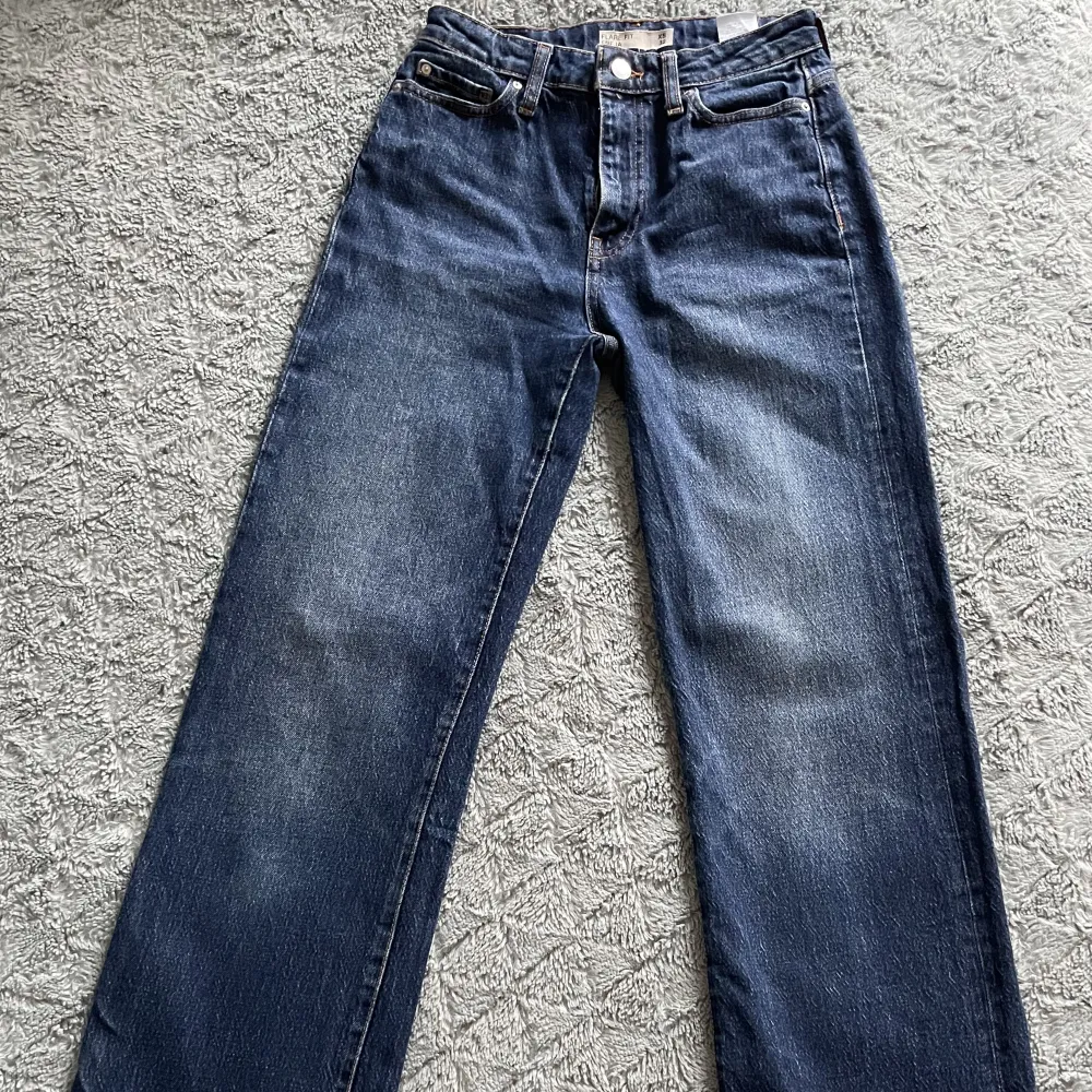 Mid waist straight jeans, flare fit. Jeans & Byxor.