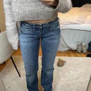 Diesel jeans lågmidjade - säljer dessa stört snygga diesel jeans som är lågmidjade! de är helt nya och har lappen kvar, säljer då de är för långa på mig! nypris är 1300 säljer för 700! Skriv om du har frågor💋💌