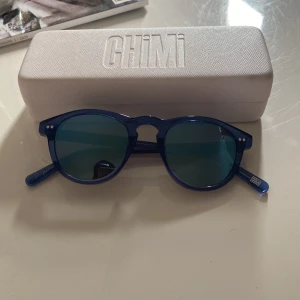 Chimi 002 acai - Säljer mina fräscha chimis då jag köpt ett par nya solglasögon, knappt använda 