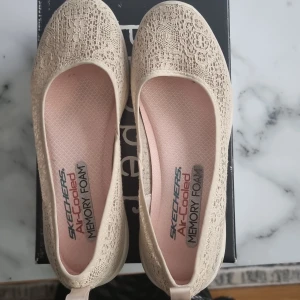 Skechers str 36 - Jättefin sommar skor från skechers air-cooled memory foam.