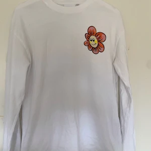 Långärmad  - Supercool långärmad från Junkyard 🩷