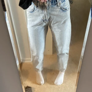 ljusa jeans - nyskick, superfina och sköna. säljer då de inte kommer till användning 