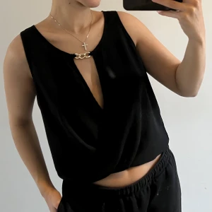 Topp - Säljer min fina topp, i storlek S. Helt ny aldrig använt. 