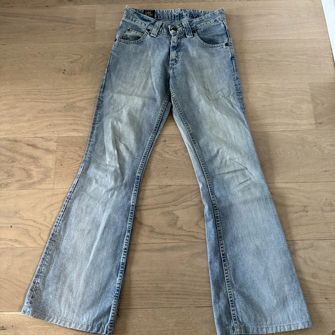 Blåa bootcut lee jeans 