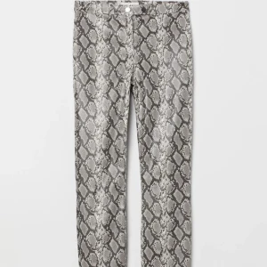 Byxor - Ormskinnsbyxor från HM. Storlek 40. Knappt använda. 