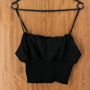 Svart festlinne - Svart festlinne från SHEIN🖤 Använd 1 gång. Passar inte er med lite större byst🙏