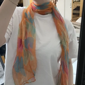 Färgglad sjal - Färgglad tunn sjal!🥰