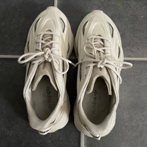 Adidas Ozweego - Tyvärr stora för mig så säljer.