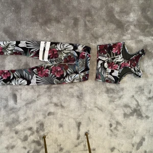 Stronger set  - Träningstights med matchande top från stronger🔥🌸 i bra skick
