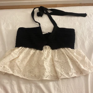 Stickad topp från Zara 50 kr+ frakt - Superfin sommar topp. Ej använd så som ny. Stl. S