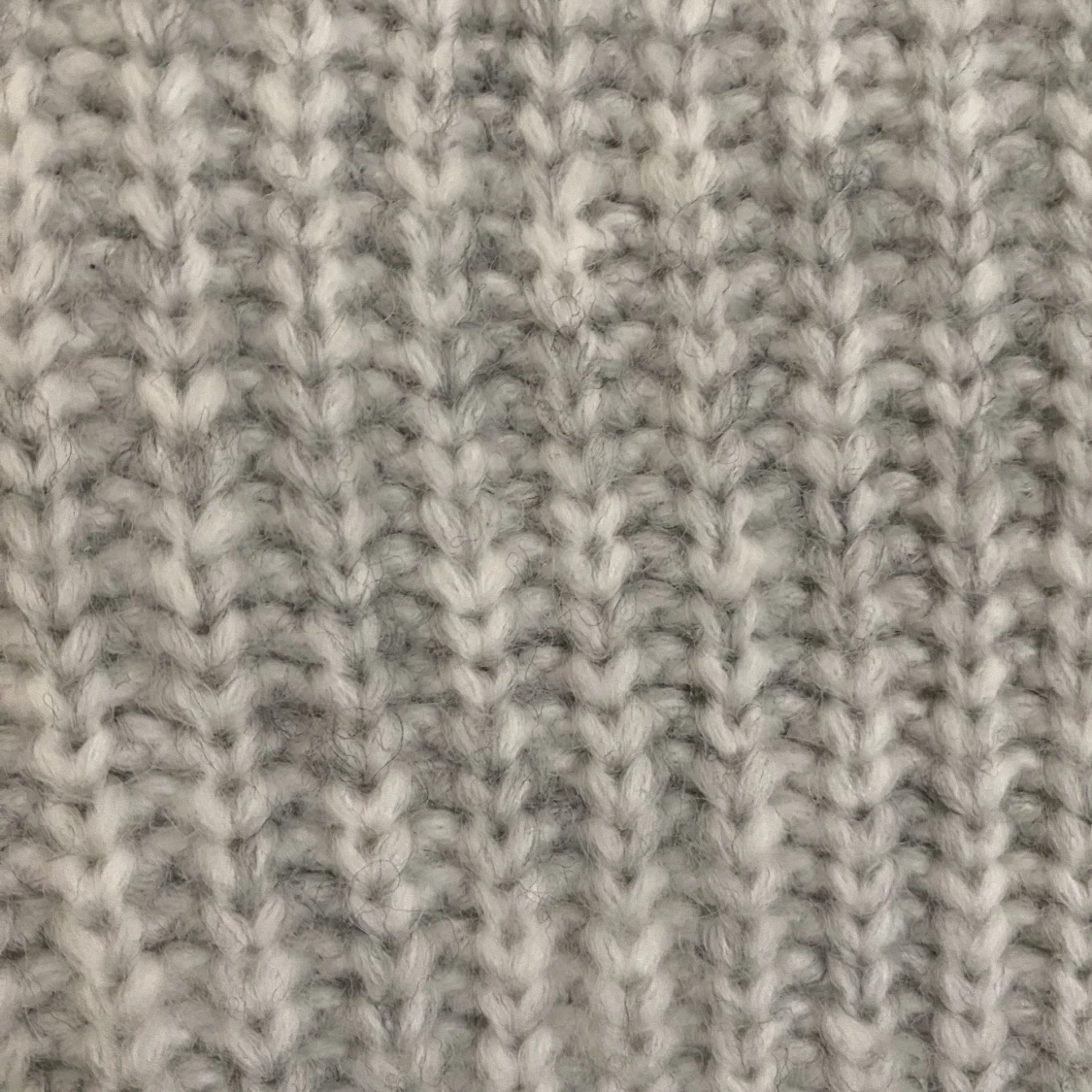 Grå stickad tröja  - 90