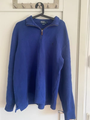 Polo Ralph lauren q-zip - Säljer min vintage polo Ralph lauren då jag inte använder längre. Skriv för fler frågor😁