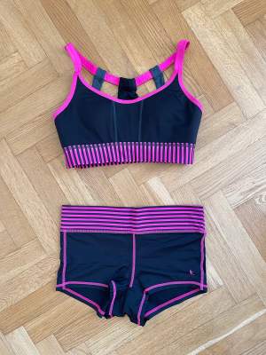 Training set: padded sports bra and shorts