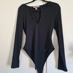 Svart body - Knappt använd, storlek L 