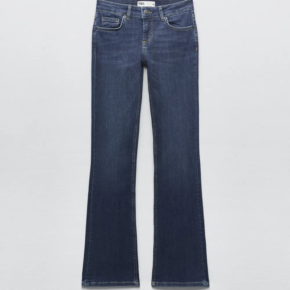 Mina jättefina low waits jeans från zara i strl 34, säljer för att de inte används, jättefint skick . Jeans & Byxor.