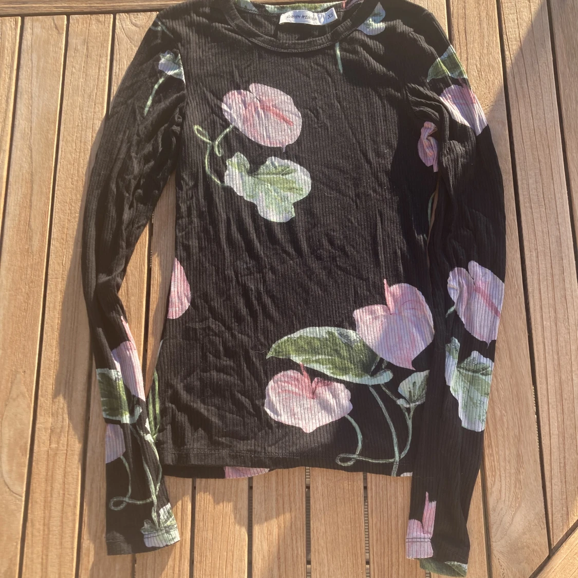 Långärmad med blommar