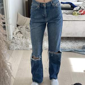 Ett par ursnygga jeans ifrån nakd. Använda en gång, storlek 32. 190 kr