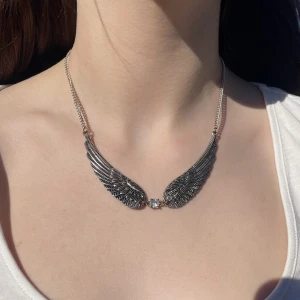 Halsband - Jätte fint halsband🫶🏼fint skick! Justerbart, kan vara mellan 44-53 cm! Köparen står för frakt 15kr💌