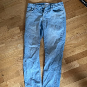 Asos jeans - Säljer pga försmå, väldigt bra skick, raka jeans från asos