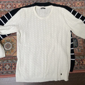 Tröja - Tunn stickad tröja från Gina Tricot, sparsamt använd och är i mycket bra skick. 