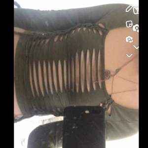 Tröja  - Fin tröja, aldrig använt ute. 