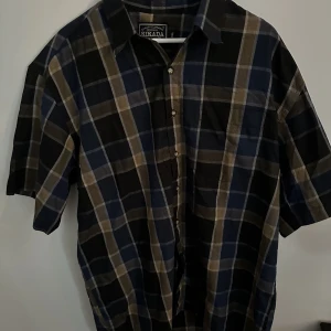 Oversized t shirt skjorta - Oversized t shirt skjorta i bra skick 