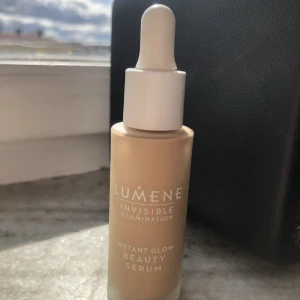 Lumene glow serum  - TRYCK INTE PÅ KÖP NU Säljer den då jag köpte fel Helt ny aldrig använd  Nypris ca 350  Kan posta  Kartongen till finns om man vill ha med den 💞