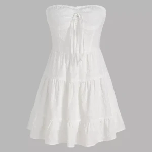 Sommarklänning  - Säljer denna sommarklänningen då den är för stor för mig (passar s/m) Helt oanvänd, lappar sitter kvar Ord pris 350kr